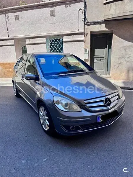 Usado Mercedes B200 140 CV (102 kW) 2006 Gris / plata Monovolumen