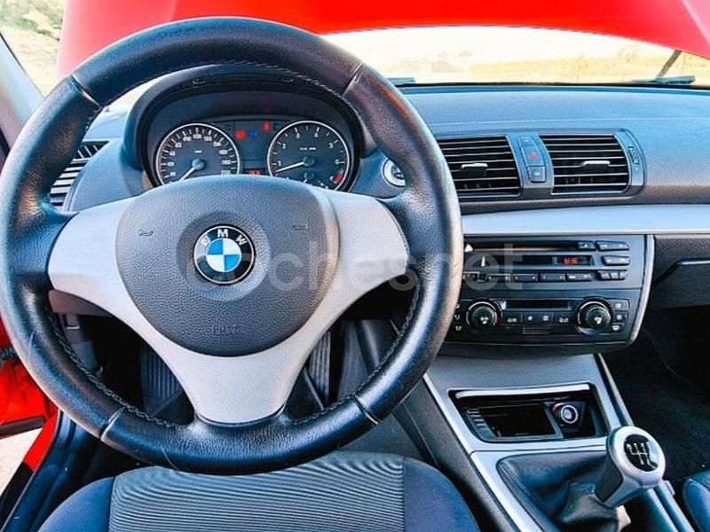 Usado BMW 118 143 CV (105 kW) 2006 Rojo Utilitario