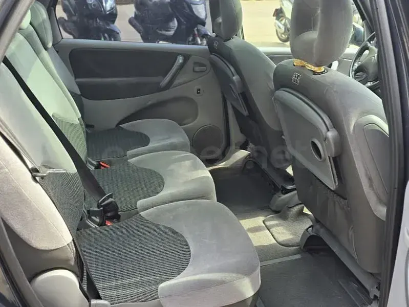 Usado Citroën Xsara Picasso Exclusive 110 CV (80 kW) 2006 Negro Monovolumen