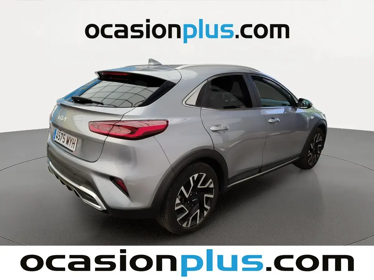 Usado Kia XCeed 101 CV (74 kW) 2025 Gris plata SUV
