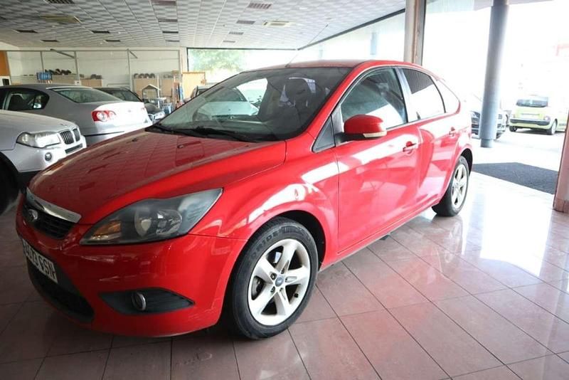 Rojo Usado 2010 Ford Focus Trend Utilitario | 2500 € (Buen precio) - Imagen 1/4