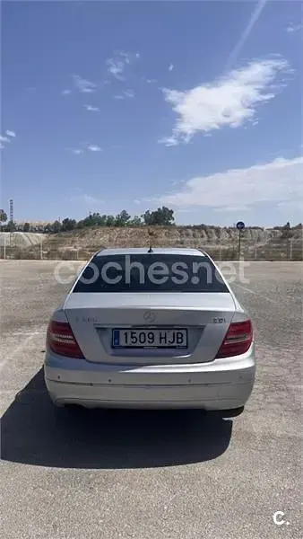 Usado Mercedes C200 Avantgarde 136 CV (100 kW) 2012 Gris / plata Berlina