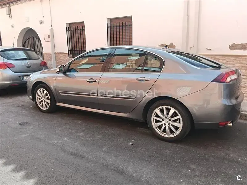 Usado Renault Laguna III Dynamique 130 CV (95 kW) 2012 Gris / plata Berlina