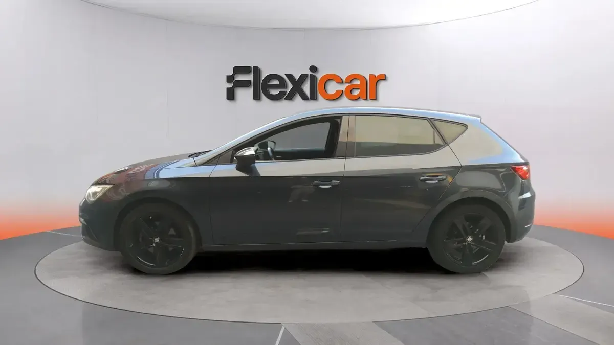 Usado Seat Leon FR 130 CV (95 kW) 2019 Gris Berlina
