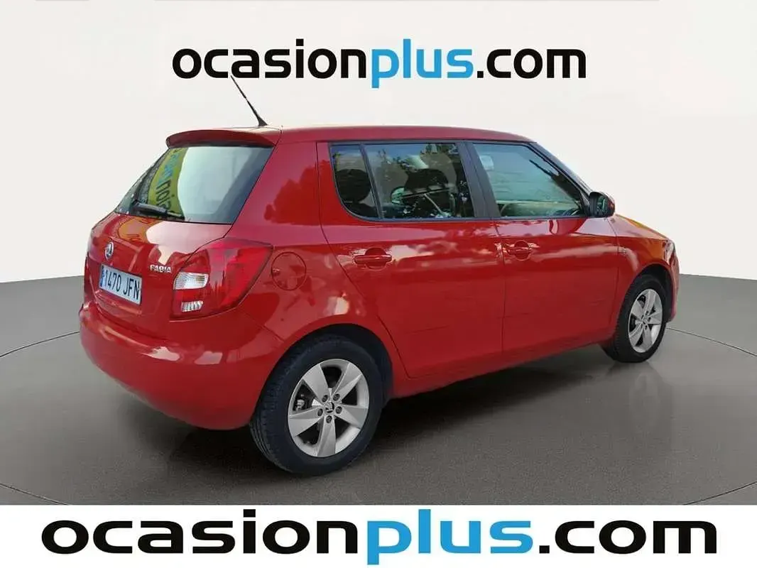 Usado Skoda Fabia Ambition 75 CV (55 kW) 2015 Rojo Utilitario