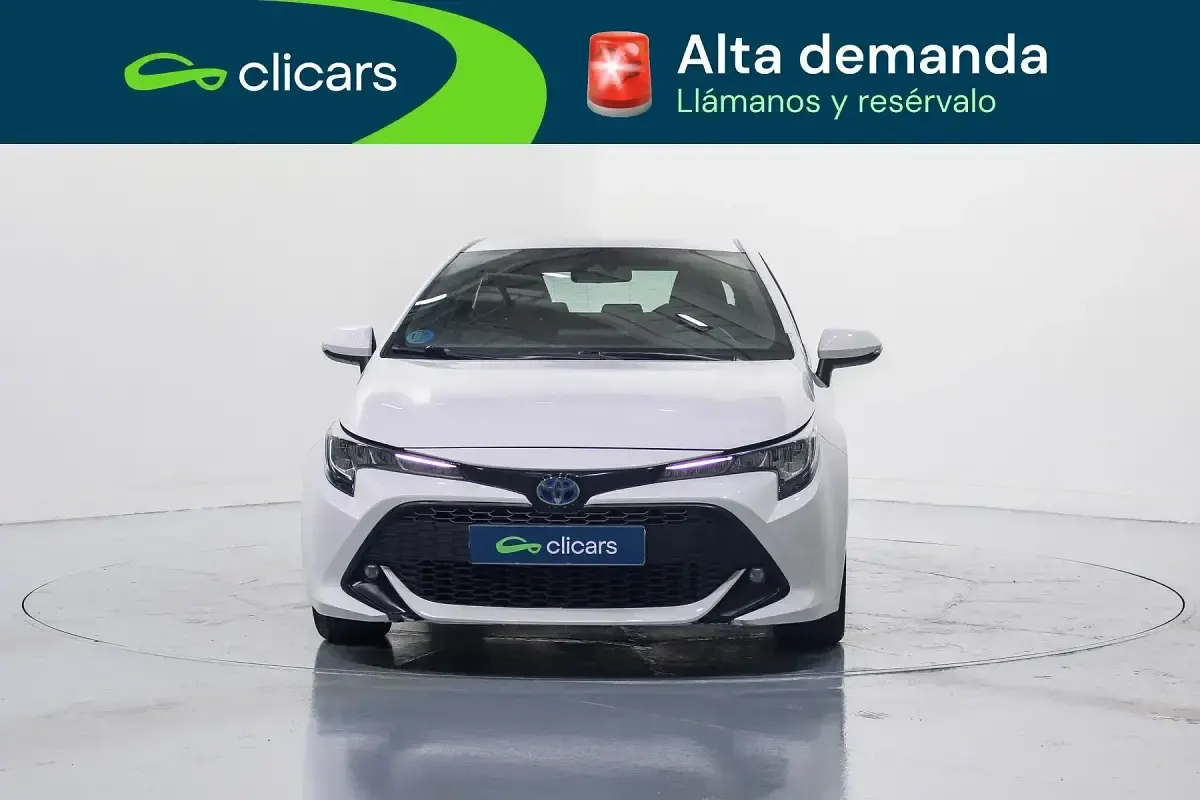 Begagnad Toyota Corolla Business Edition 122 HK (89 kW) 2023 Vit Sedan