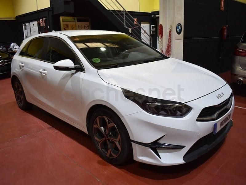 Usado Kia Ceed 120 CV (88 kW) 2021 Blanco Utilitario