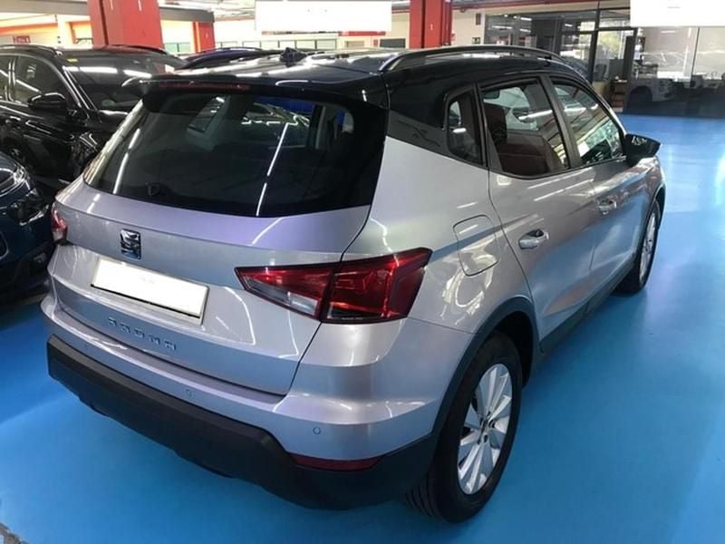 Usado Seat Arona Style Plus 110 CV (80 kW) 2021 Gris SUV