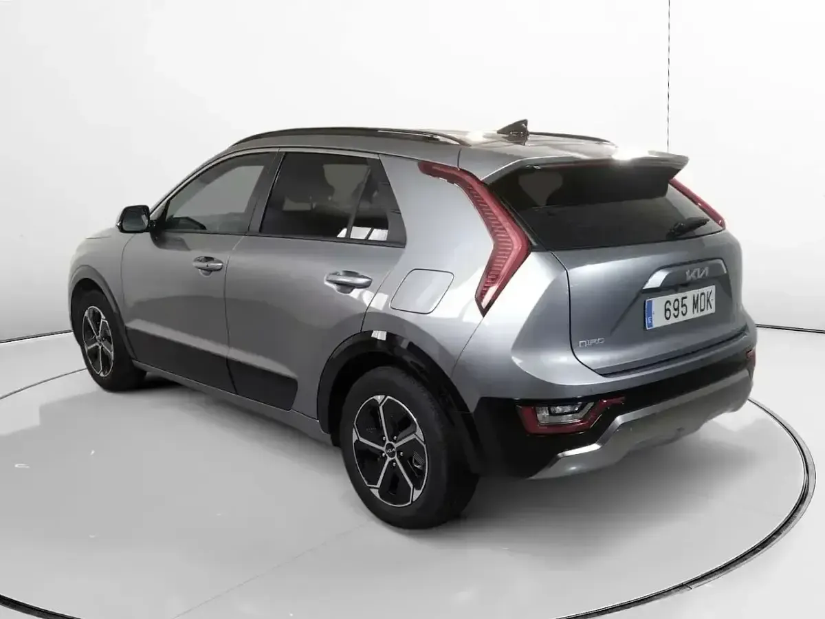 Usado Kia Niro 141 HP (103 kW) 2023 Branco SUV