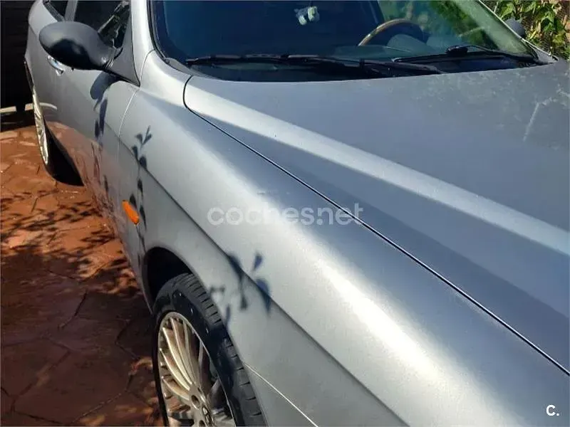 Usado Alfa Romeo 156 144 CV (105 kW) 1999 Gris / plata Berlina