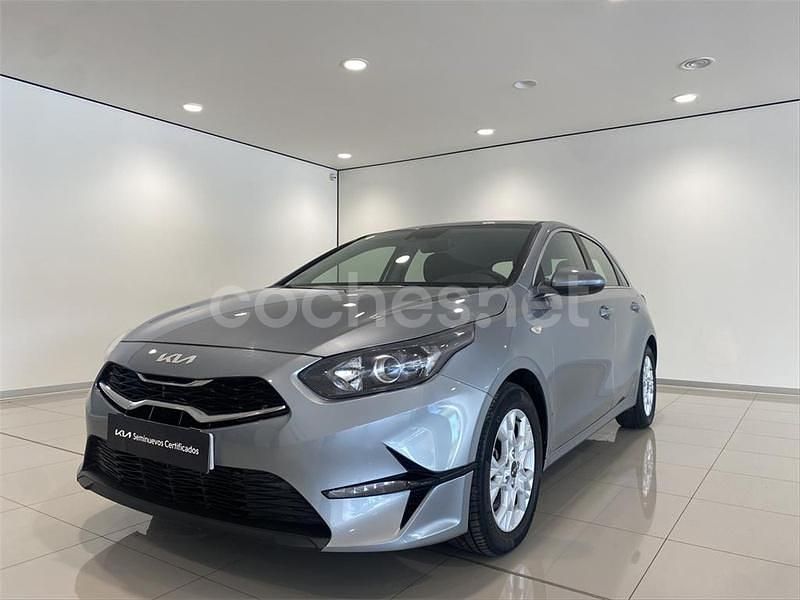 Gris / plata Usado 2024 Kia Ceed Utilitario | 17.820 € (Precio justo) - Imagen 1/4