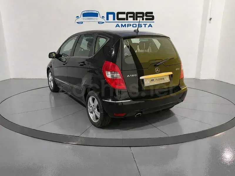 Usado Mercedes A180 Style 109 CV (80 kW) 2012 Negro Berlina