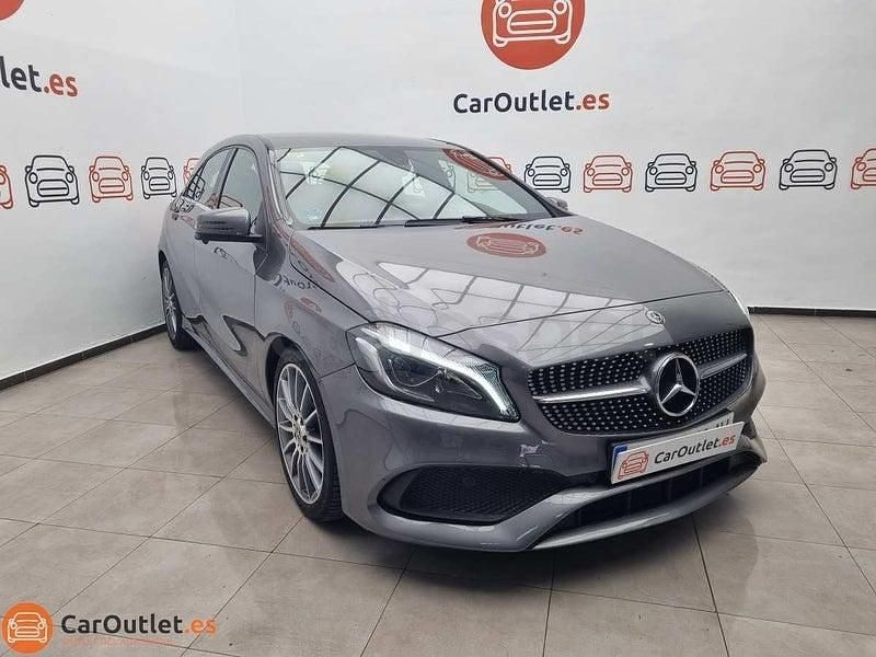 Usado Mercedes A180 122 CV (89 kW) 2018 Gris / plata Berlina