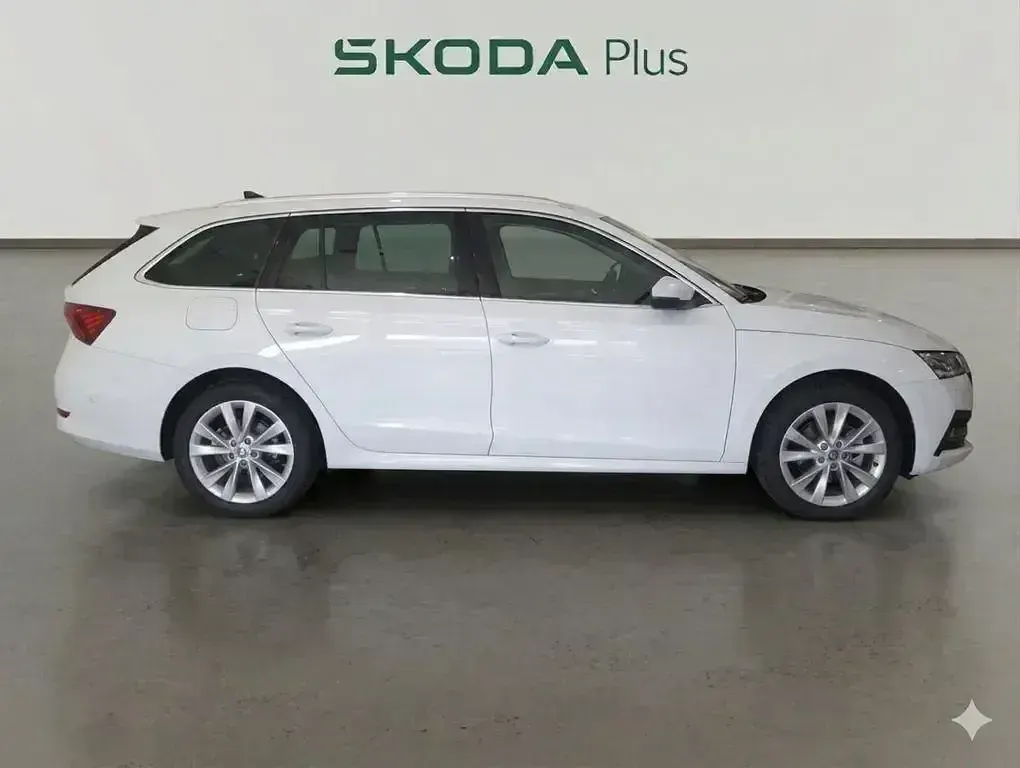 Usado Skoda Octavia 150 CV (110 kW) 2025 Blanco Familiar