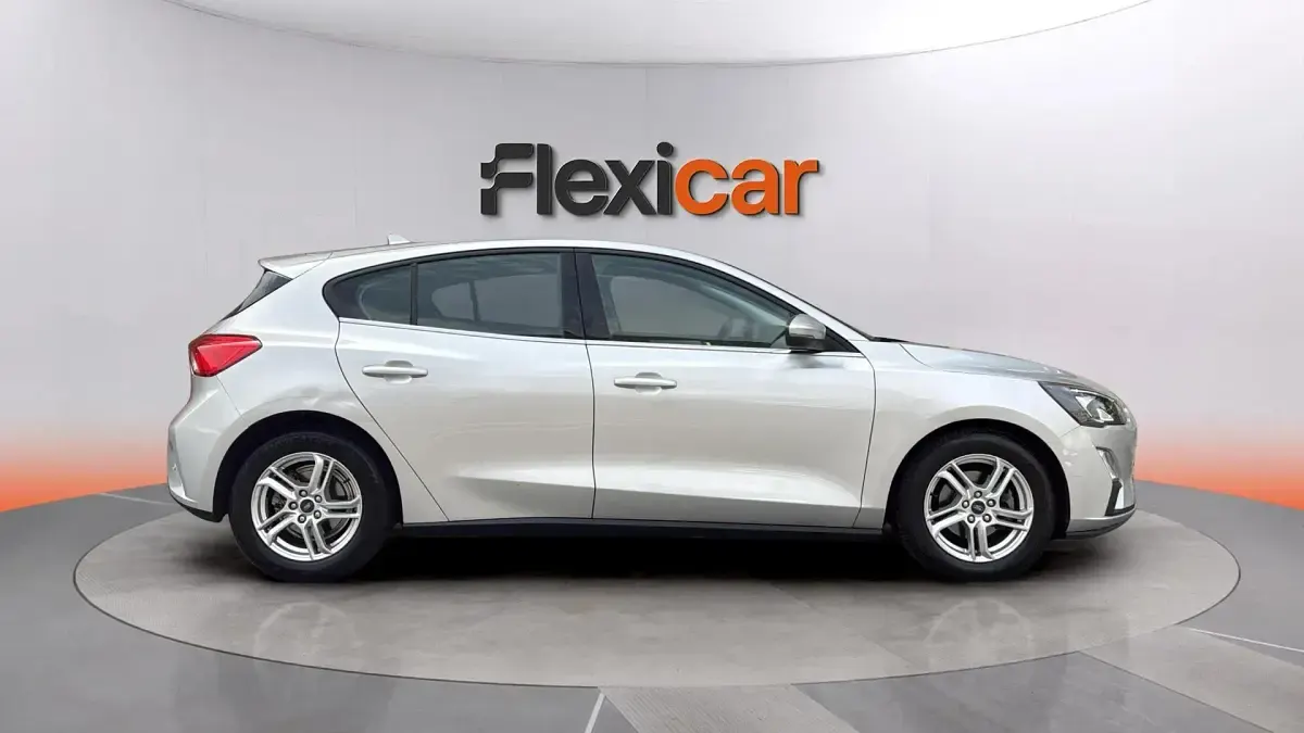 Usado Ford Focus Trend 95 CV (69 kW) 2020 Gris Berlina