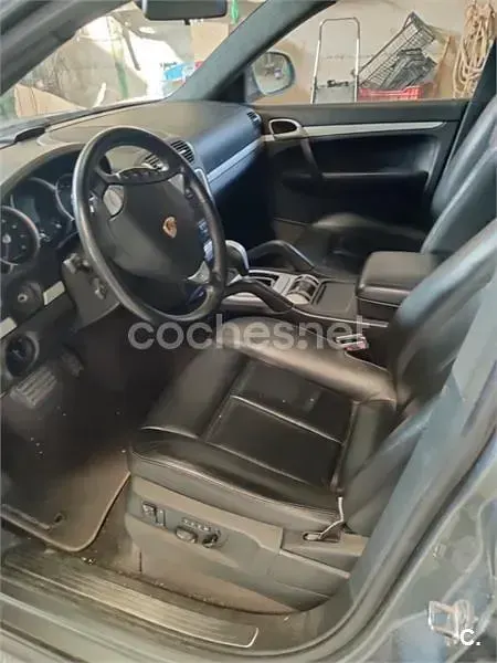 Usado Porsche Cayenne Turbo 450 CV (330 kW) 2006 Gris / plata SUV