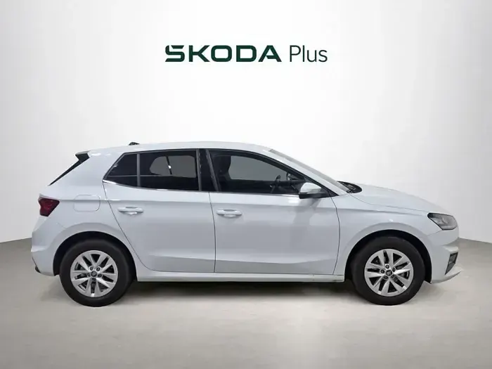 Usado Skoda Fabia Selection 80 CV (58 kW) 2024 Blanco Utilitario