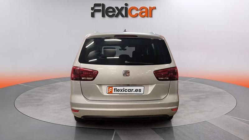 Usado Seat Alhambra XCELLENCE 150 CV (110 kW) 2022 Gris Monovolumen