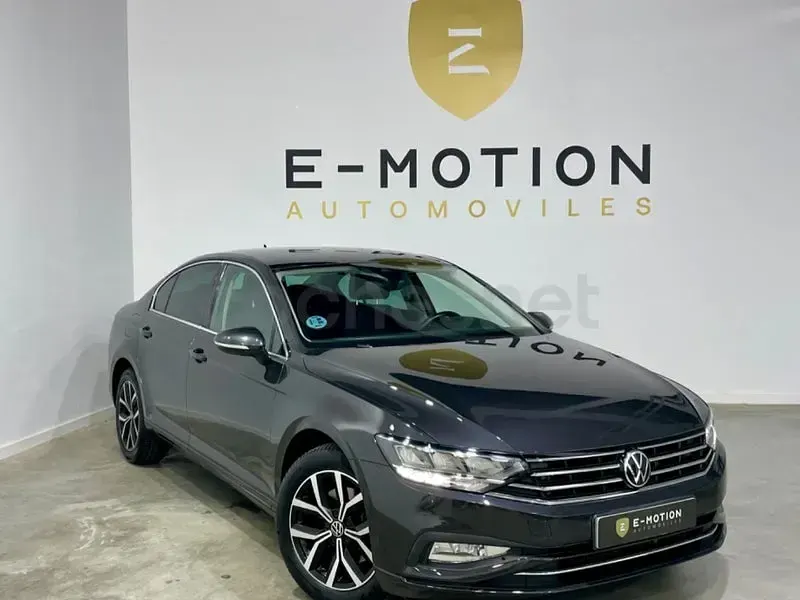 Usado VW Passat Executive 150 CV (110 kW) 2020 Gris / plata Berlina