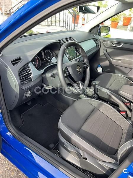 Usado Skoda Fabia Ambition 75 CV (55 kW) 2019 Azul Berlina