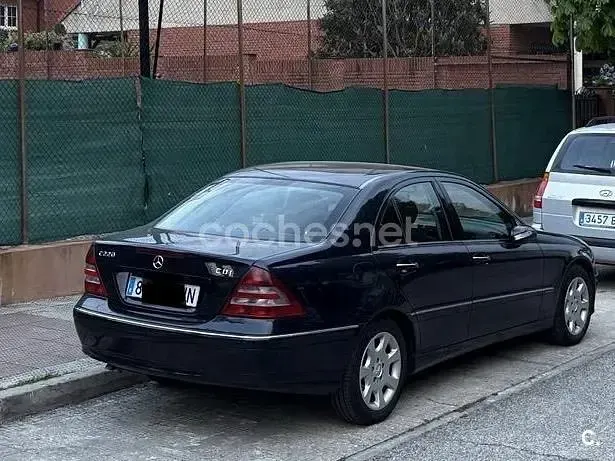 Usado Mercedes C220 Elegance 150 CV (110 kW) 2006 Azul Berlina