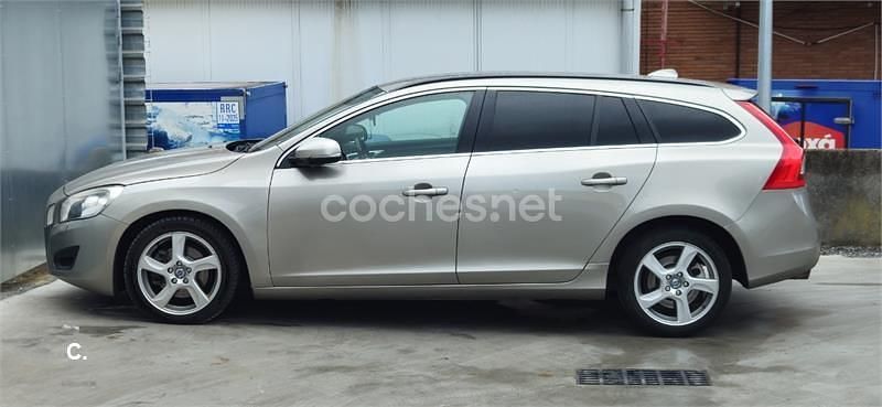 Usado Volvo V60 Momentum 163 CV (119 kW) 2012 Beige Familiar