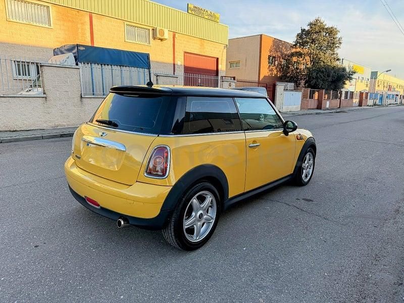 Usado Mini Cooper 120 CV (88 kW) 2009 Amarillo Utilitario