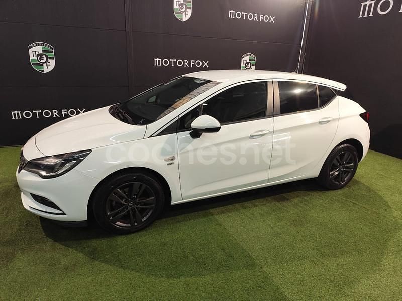 Usado Opel Astra 110 CV (80 kW) 2019 Blanco Berlina