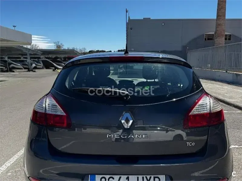 Usado Renault Mégane III 115 CV (84 kW) 2014 Gris / plata Berlina
