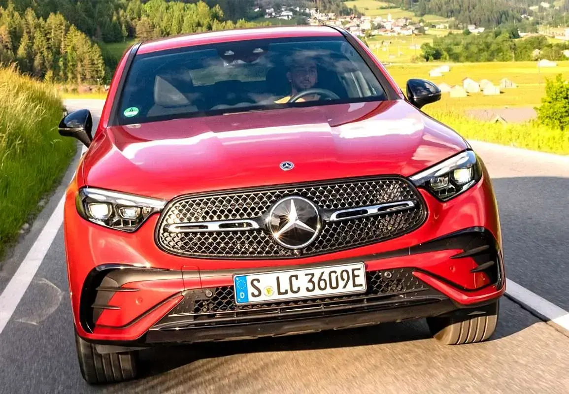Używany Mercedes GLC220 197 KM (144 kW) 2023 Szary Coupe