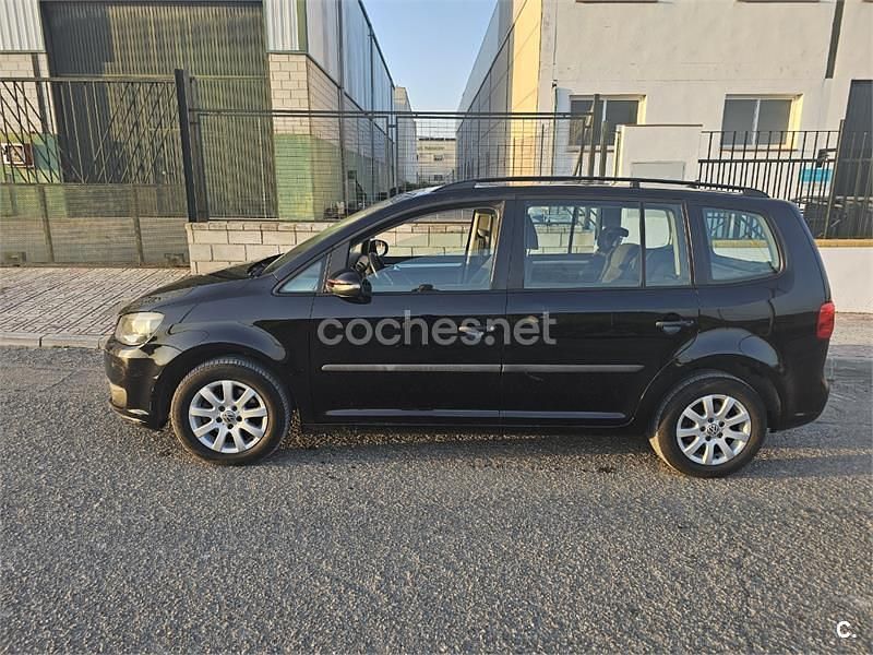 Usado VW Touran Advance 105 CV (77 kW) 2012 Negro Monovolumen