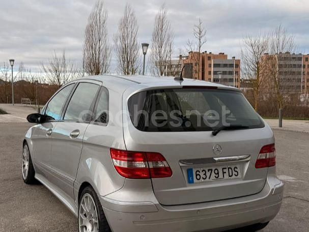 Usado Mercedes B200 193 CV (141 kW) 2007 Gris / plata Monovolumen