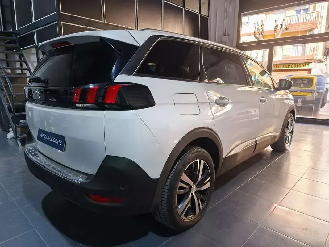 Usado Peugeot 5008 Allure 130 CV (95 kW) 2018 Blanco SUV
