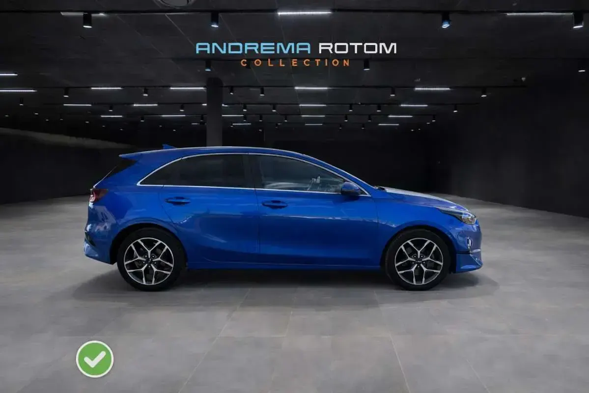 Usado Kia Ceed Style 101 CV (74 kW) 2023 Azul Utilitario