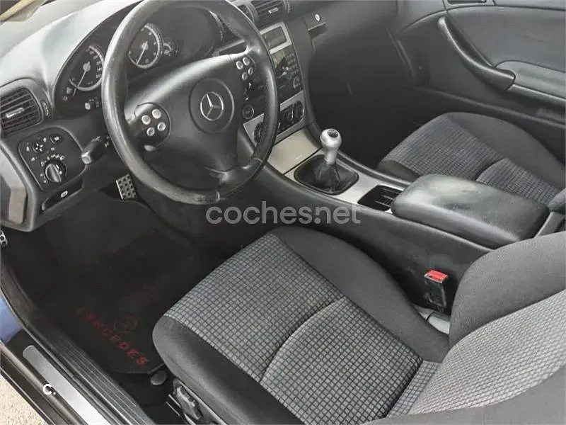 Usado Mercedes C160 Sport Edition 122 CV (89 kW) 2006 Azul Coupe
