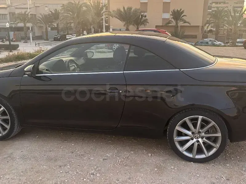 Usado VW Eos 140 CV (102 kW) 2009 Negro Descapotable