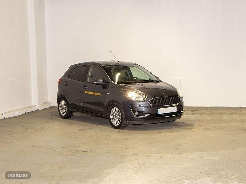 Usado Ford Ka Plus Ultimate 85 CV (62 kW) 2019 Gris Utilitario