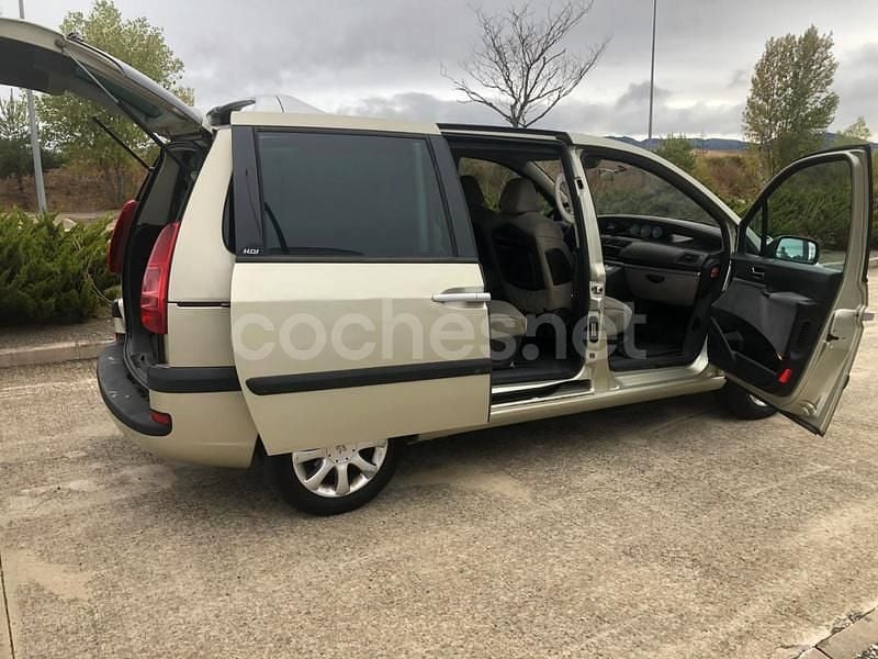 Usado Peugeot 807 130 CV (95 kW) 2005 Beige Monovolumen