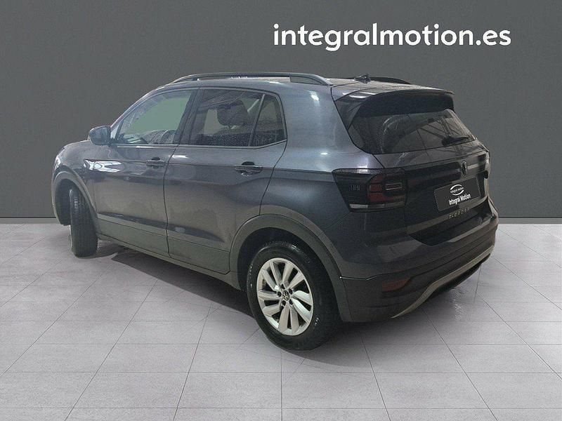 Usado VW T-Cross Advance 110 CV (80 kW) 2022 Gris SUV