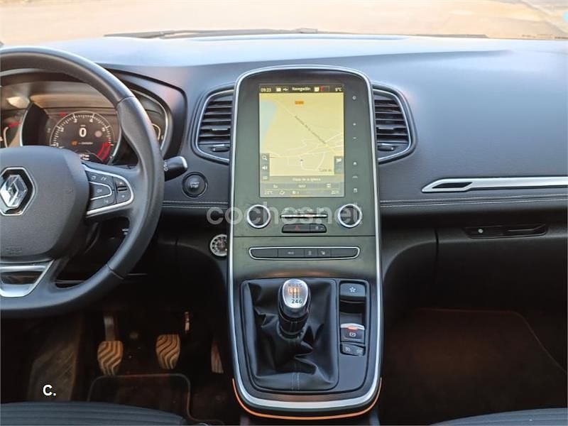 Usado Renault Grand Scénic IV Zen 140 CV (102 kW) 2019 Marrón Monovolumen