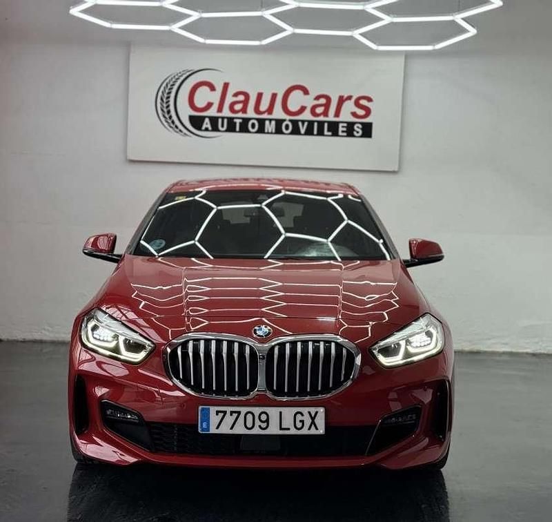 Usado BMW 118 Comfort Edition 140 CV (102 kW) 2020 Rojo Utilitario