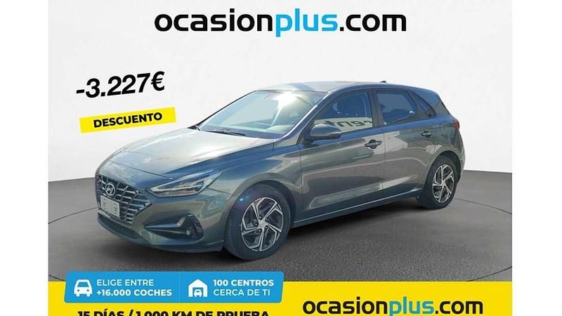 Gris Usado 2022 Hyundai i30 Utilitario | 14.214 € (Precio justo) - Imagen 1/4