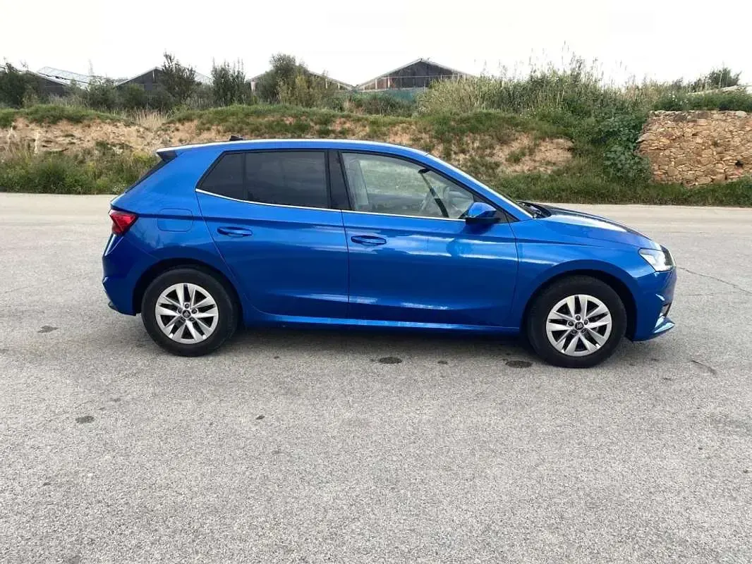 Usado Skoda Fabia 95 CV (69 kW) 2025 Azul Utilitario