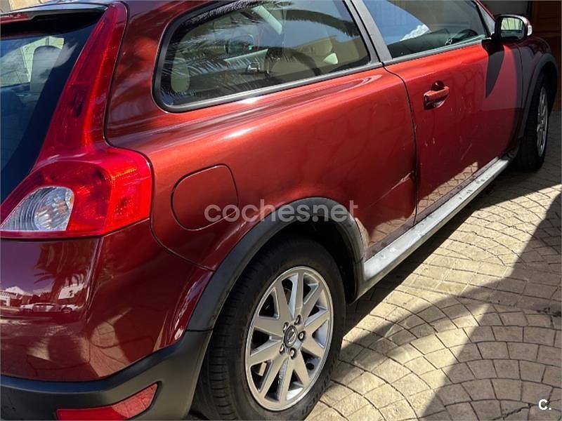 Usado Volvo C30 Momentum 145 CV (106 kW) 2008 Granate Utilitario