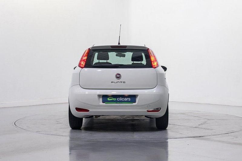Usado Fiat Punto Pop 69 CV (50 kW) 2015 Blanco Utilitario