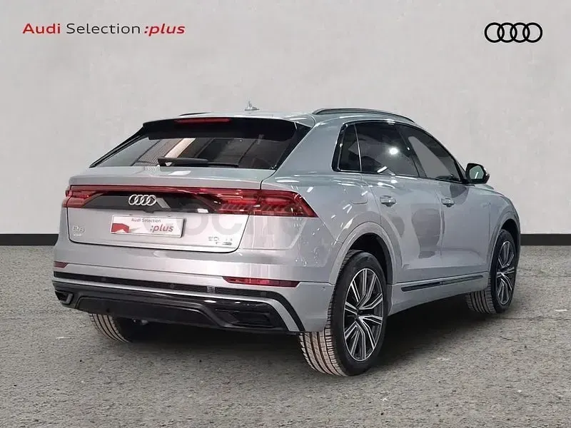 Usado Audi Q8 S-line plus 286 CV (210 kW) 2022 Gris / plata SUV