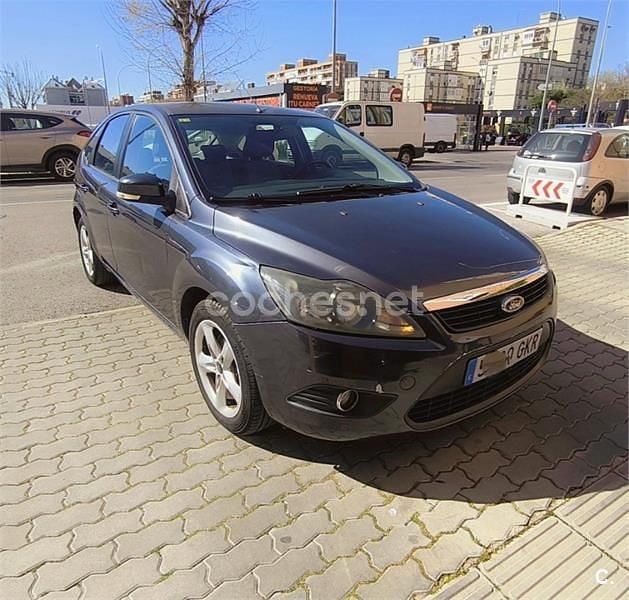 Usado Ford Focus Titanium 115 CV (84 kW) 2009 Gris / plata Berlina