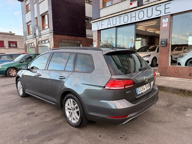 Usado VW Golf VII Advance 125 CV (91 kW) 2018 Gris / plata Familiar