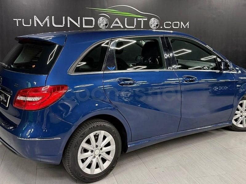 Usado Mercedes B180 109 CV (80 kW) 2013 Azul Monovolumen