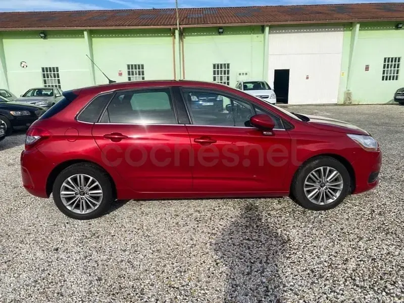 Usado Citroën C4 120 CV (88 kW) 2011 Granate Berlina